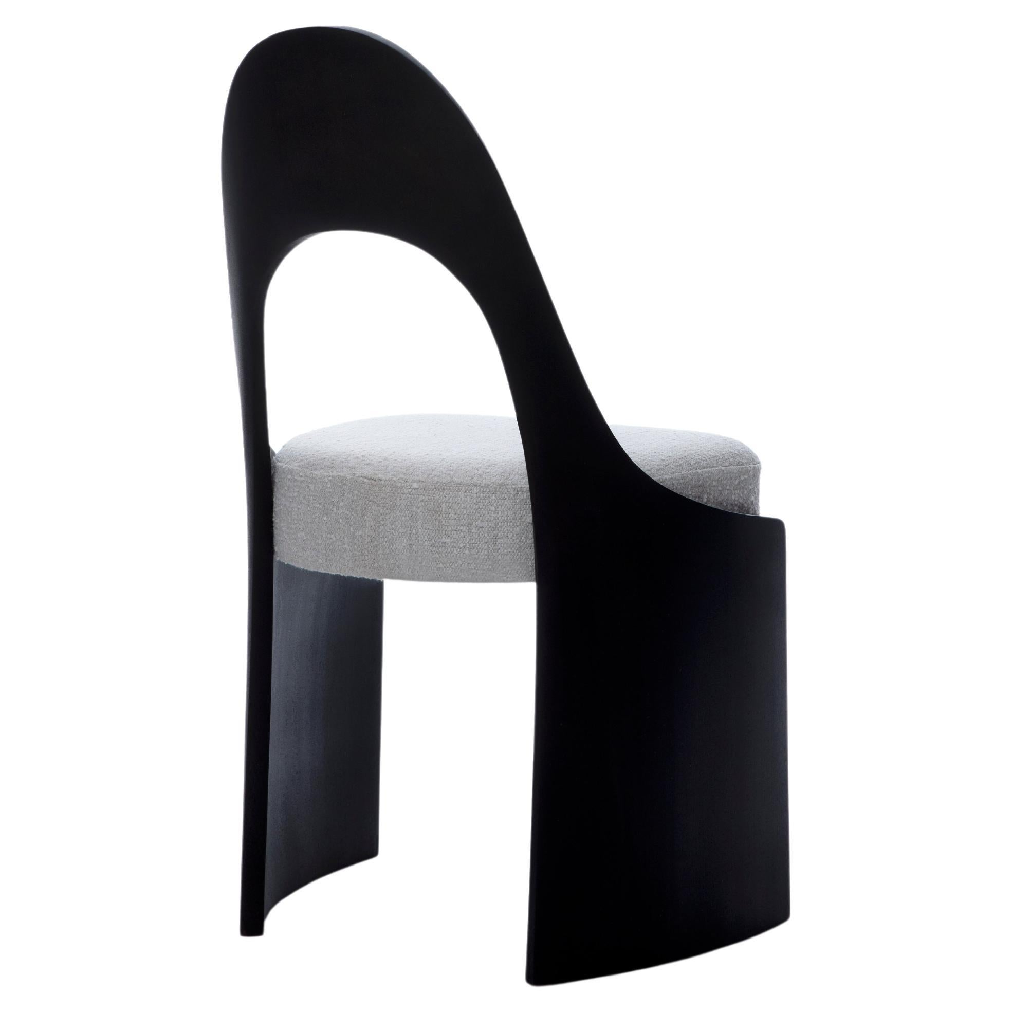 "Gaia" - Chaise de salle à manger sculptée, moderne et finie à la main,  Ebonisé, COM