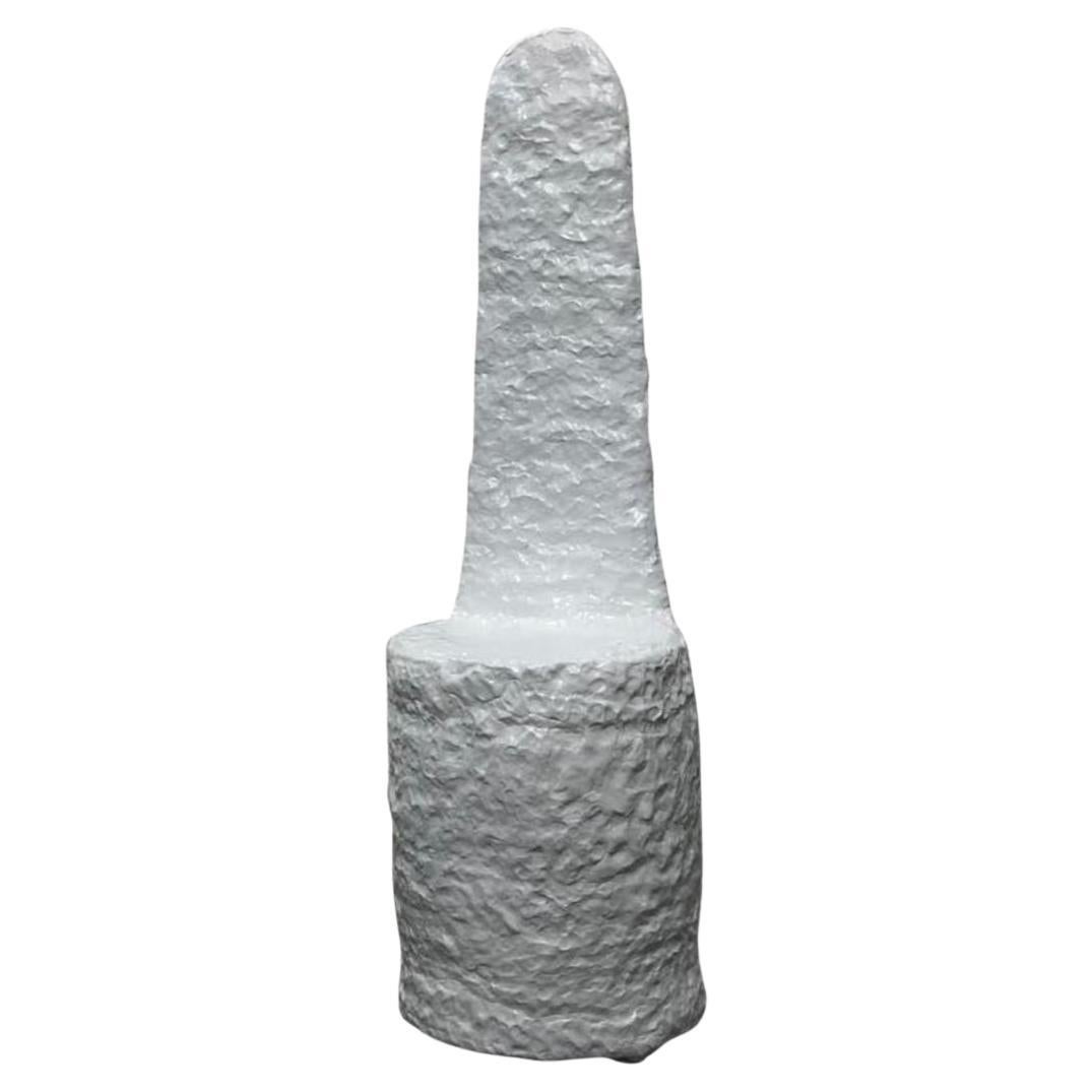 Chaise sculpturale à haut dossier en céramique fabriquée à la main en glaçure blanche