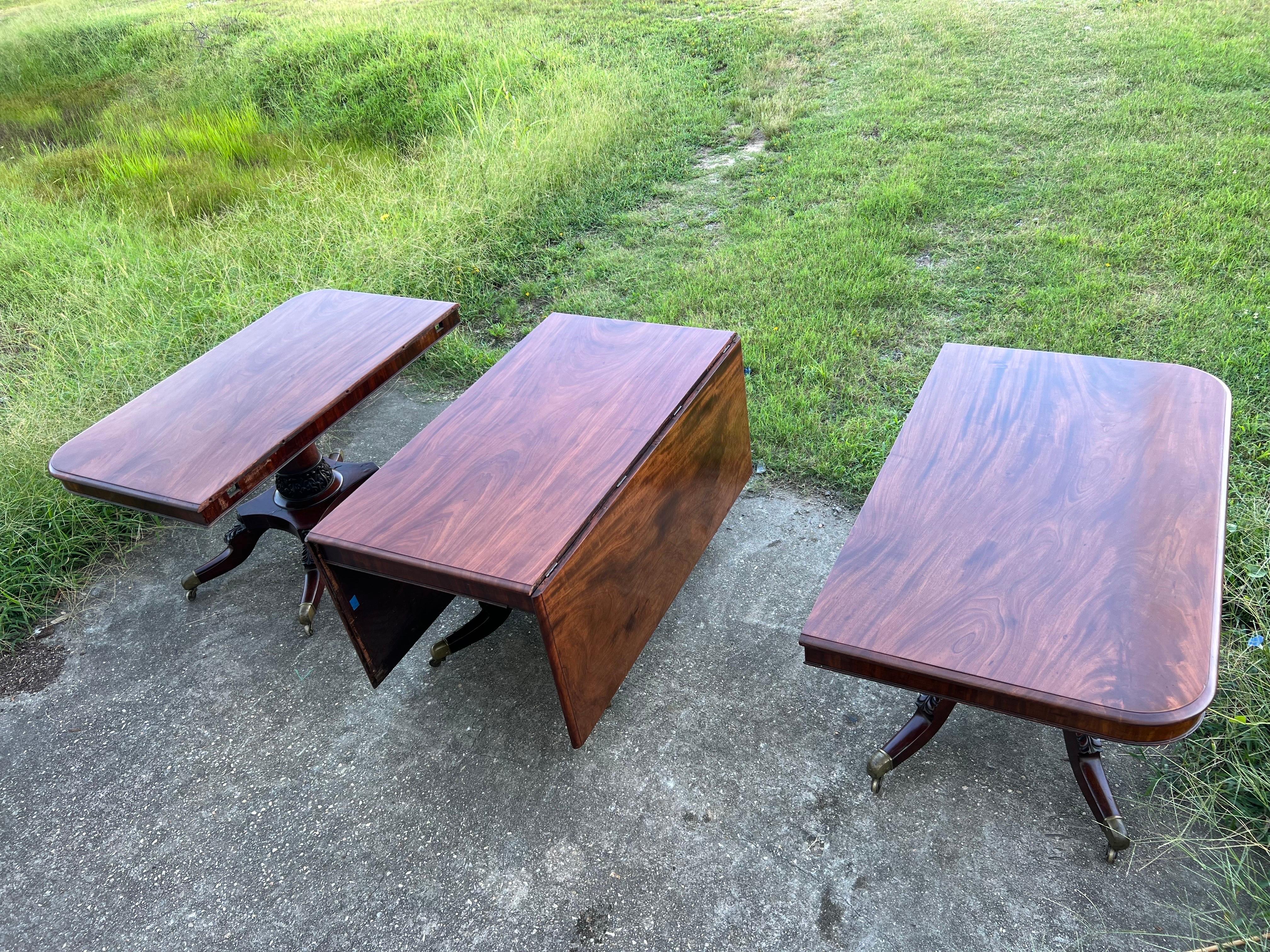 Fine 19th Century English Regency Mahogany Triple Pedestal Dining Table 15