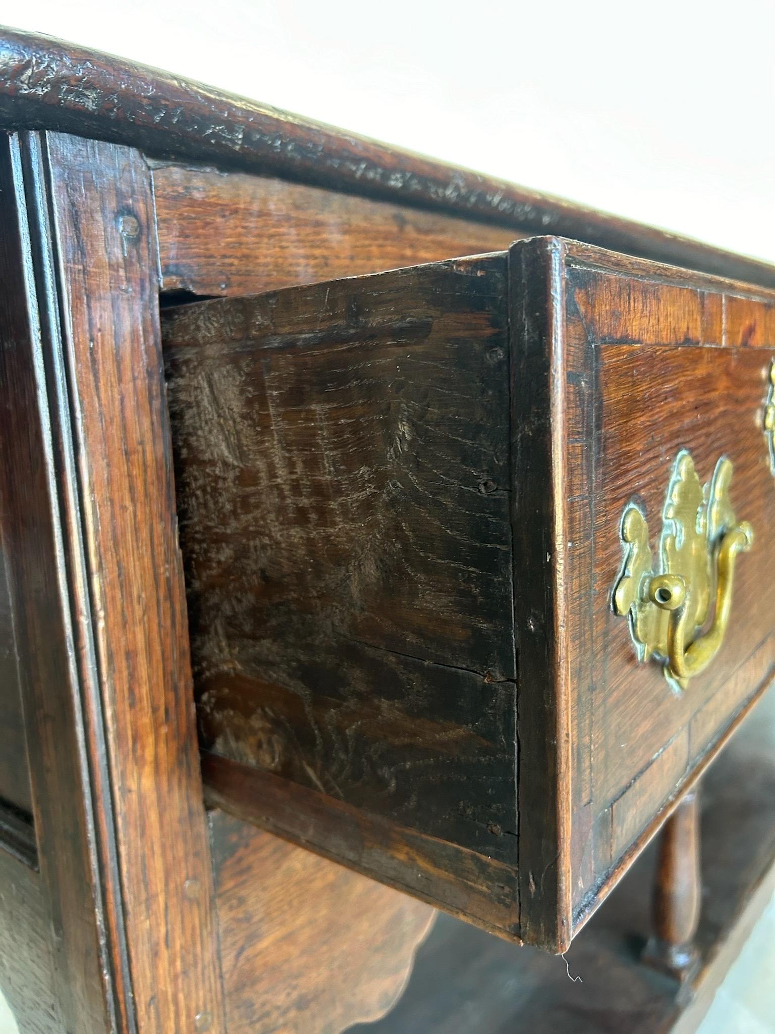 Comò in olmo e quercia gallese del XVIII-XIX secolo con cassettone in vendita 4