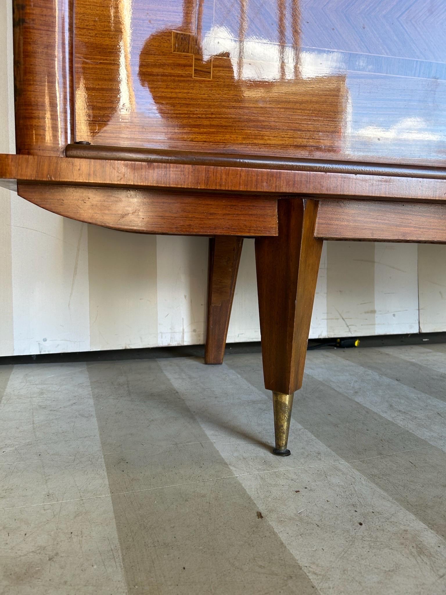 Credenza francese del Medioevo con interni attrezzati in vendita 6