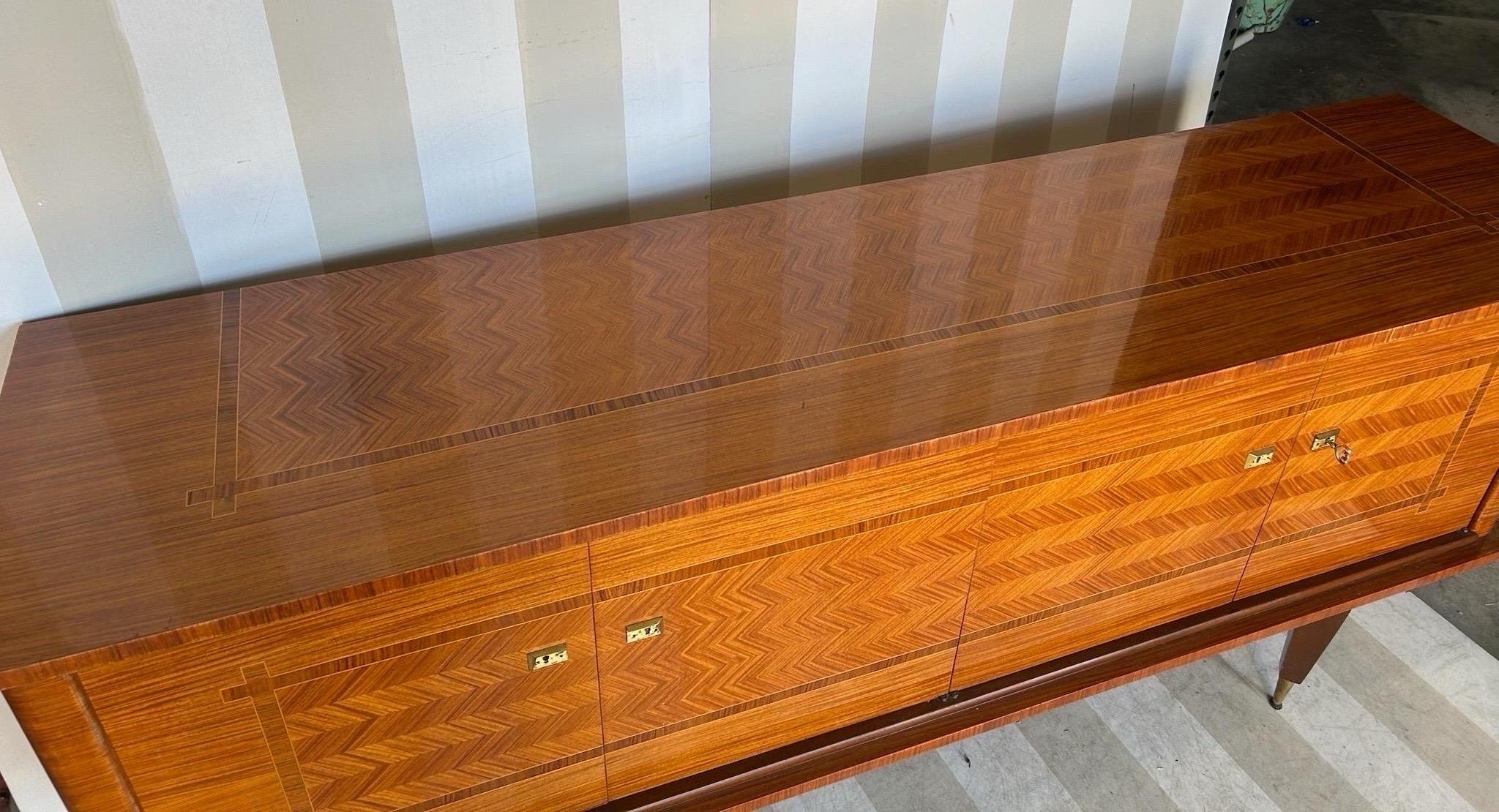 Credenza francese del Medioevo con interni attrezzati in vendita 3