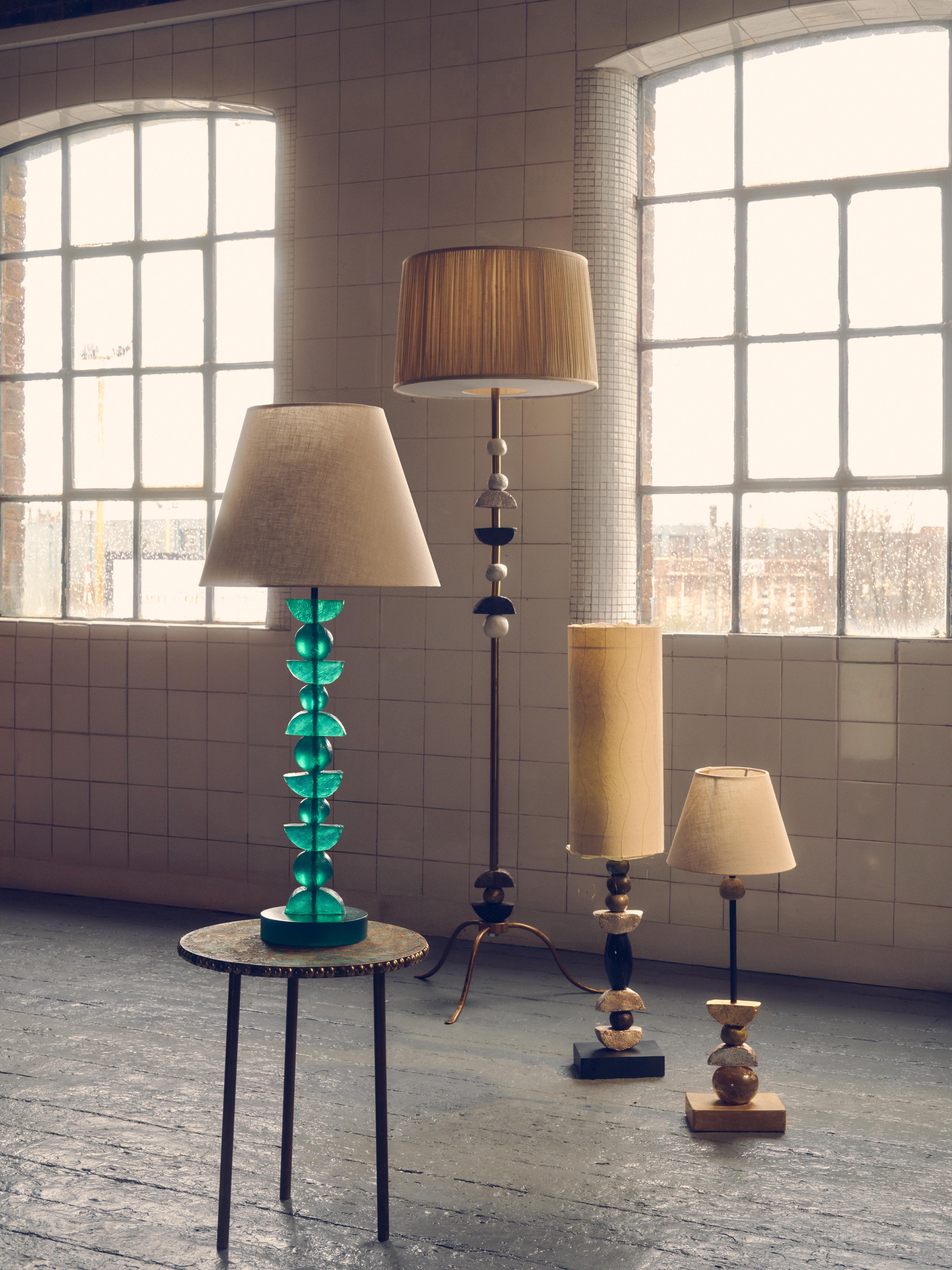 Inglese Lampada da tavolo scultorea, europea, Silhouette, verde smeraldo di Margit Wittig in vendita