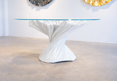 Table à manger Flora, table à manger contemporaine en résine sculpturale blanche « Lux »