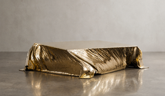 Mesa de centro «Tornado» de Levitaz, en bronce fundido pulido a espejo, estilo contemporáneo