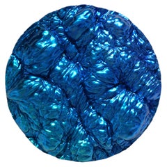 Oceana-Paneel, skulpturale Wellenform, ultramarinblau verlaufend, Durchmesser 35 Zoll.