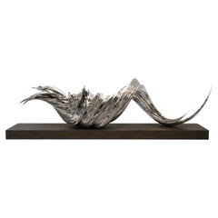Inferno Corno, escultura contemporánea de resina para mesa con acabado en platino
