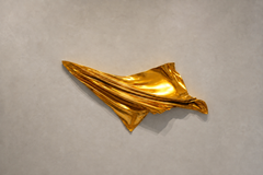 Wind Panel VI, petite sculpture murale abstraite – Finition dorée réfléchissante