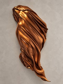 Vellum Gravitas – Abstrakte Wandskulptur mit femininer Silhouette