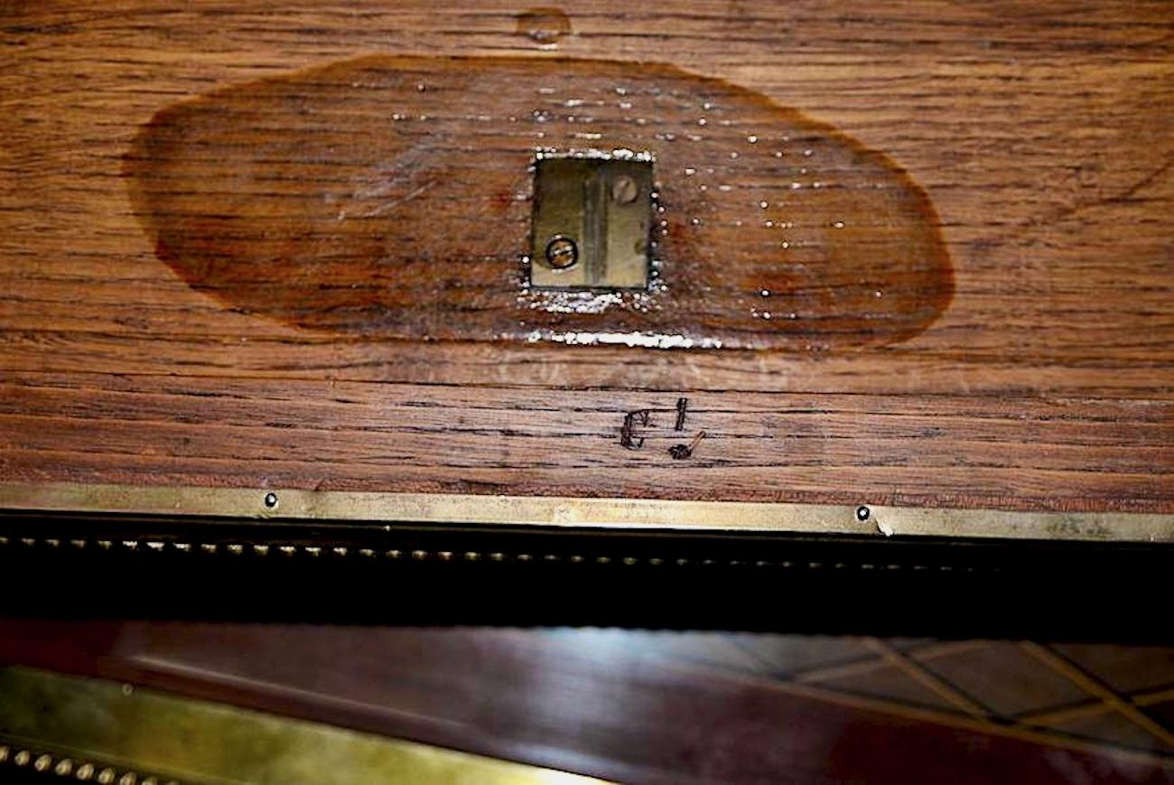 Assiette de bureau Louis XVI en parqueterie d'acajou doré en vente 8