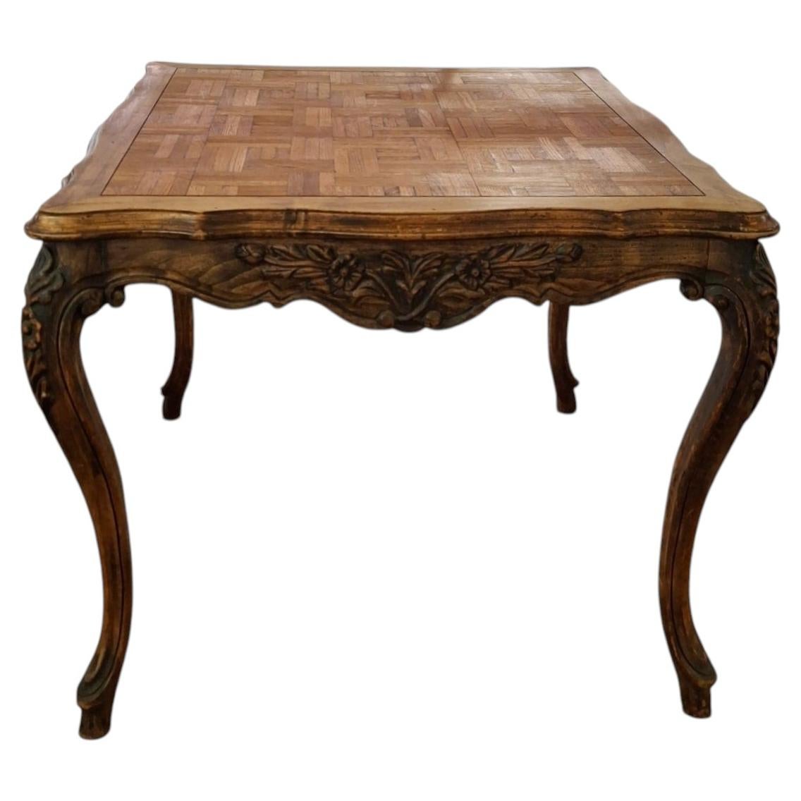Table à plateau en parquet de style provincial français