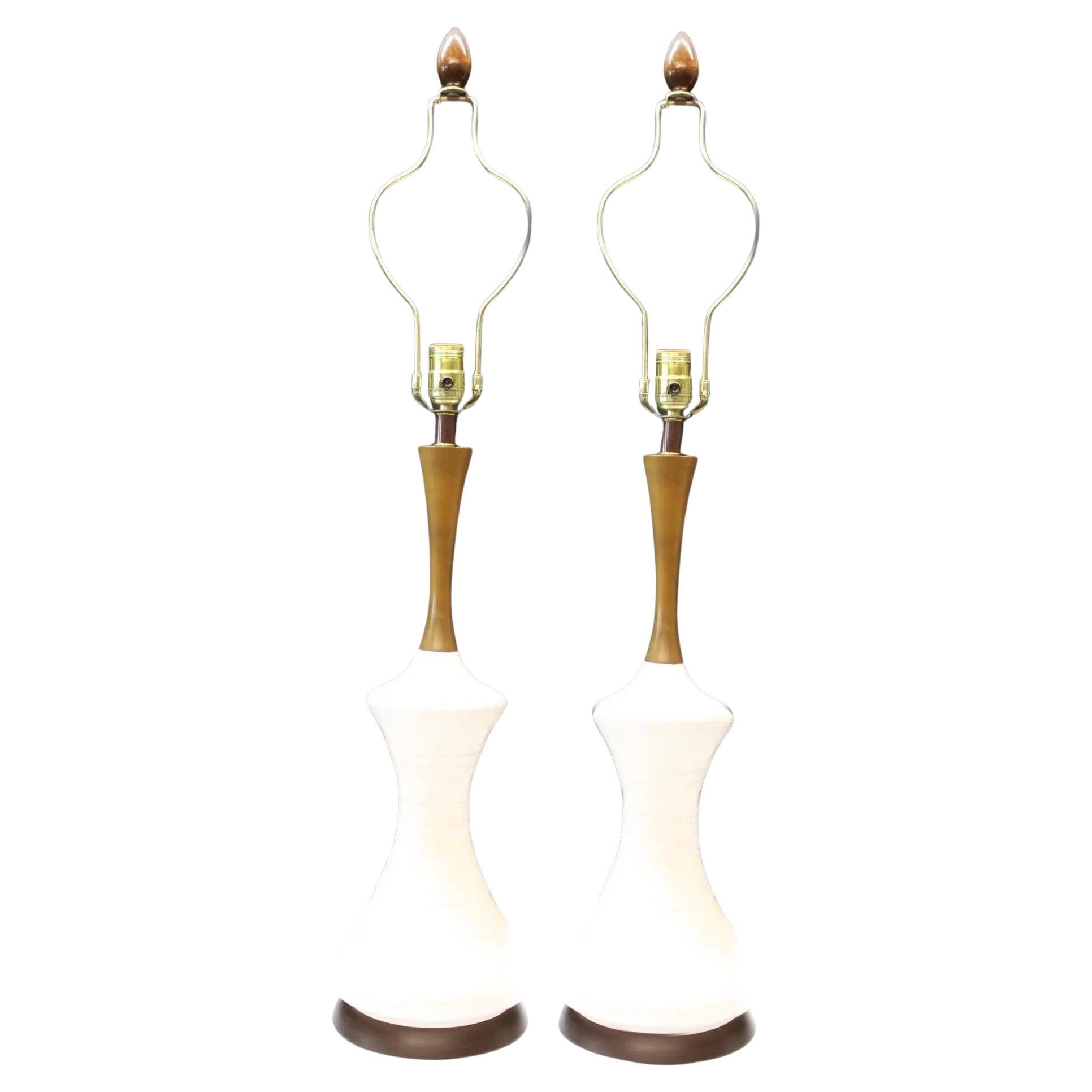 Lampes en forme de sablier en céramique texturée du milieu du siècle dernier avec fleurons en bois