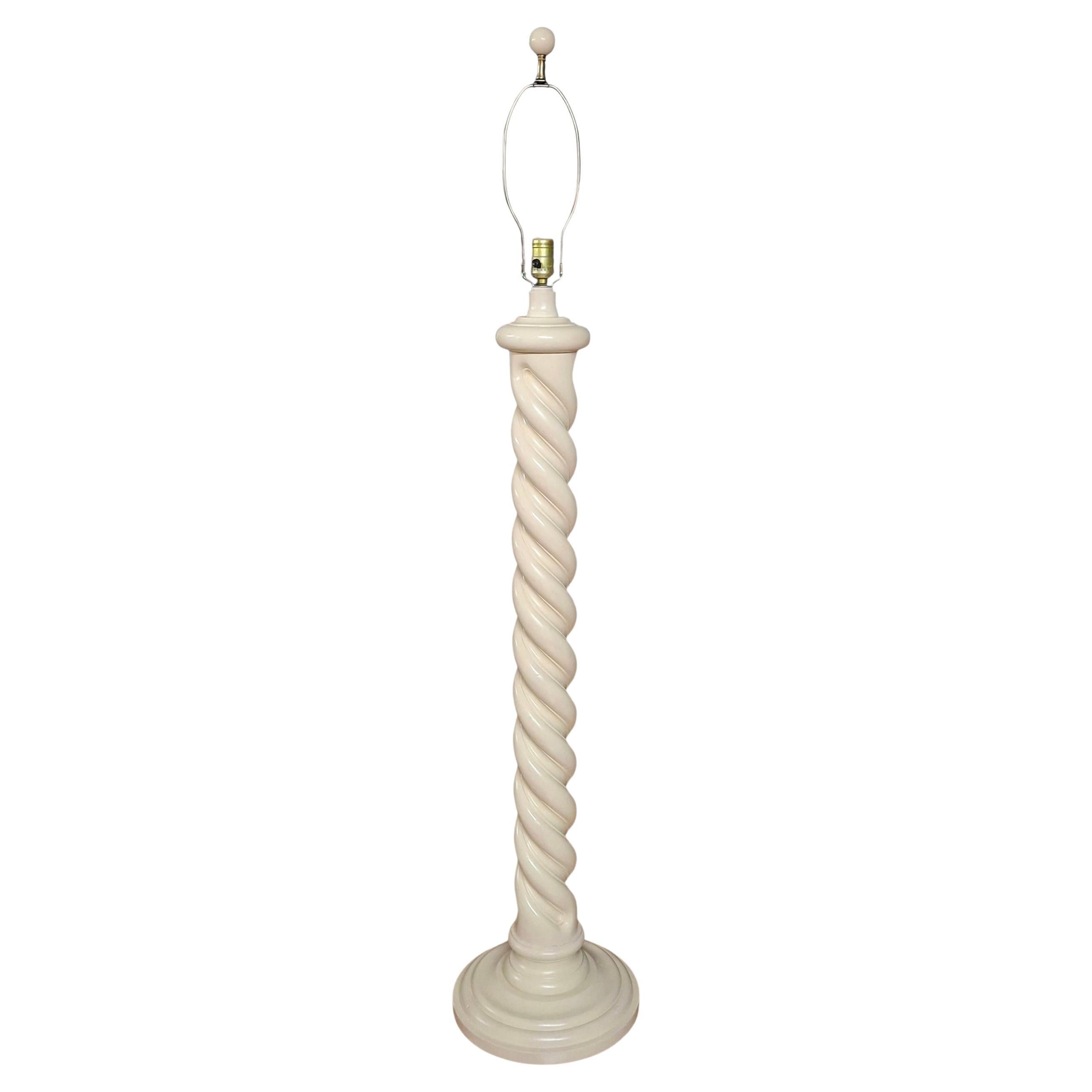 Lámpara de pie Barley Twist de madera maciza de mediados de siglo
