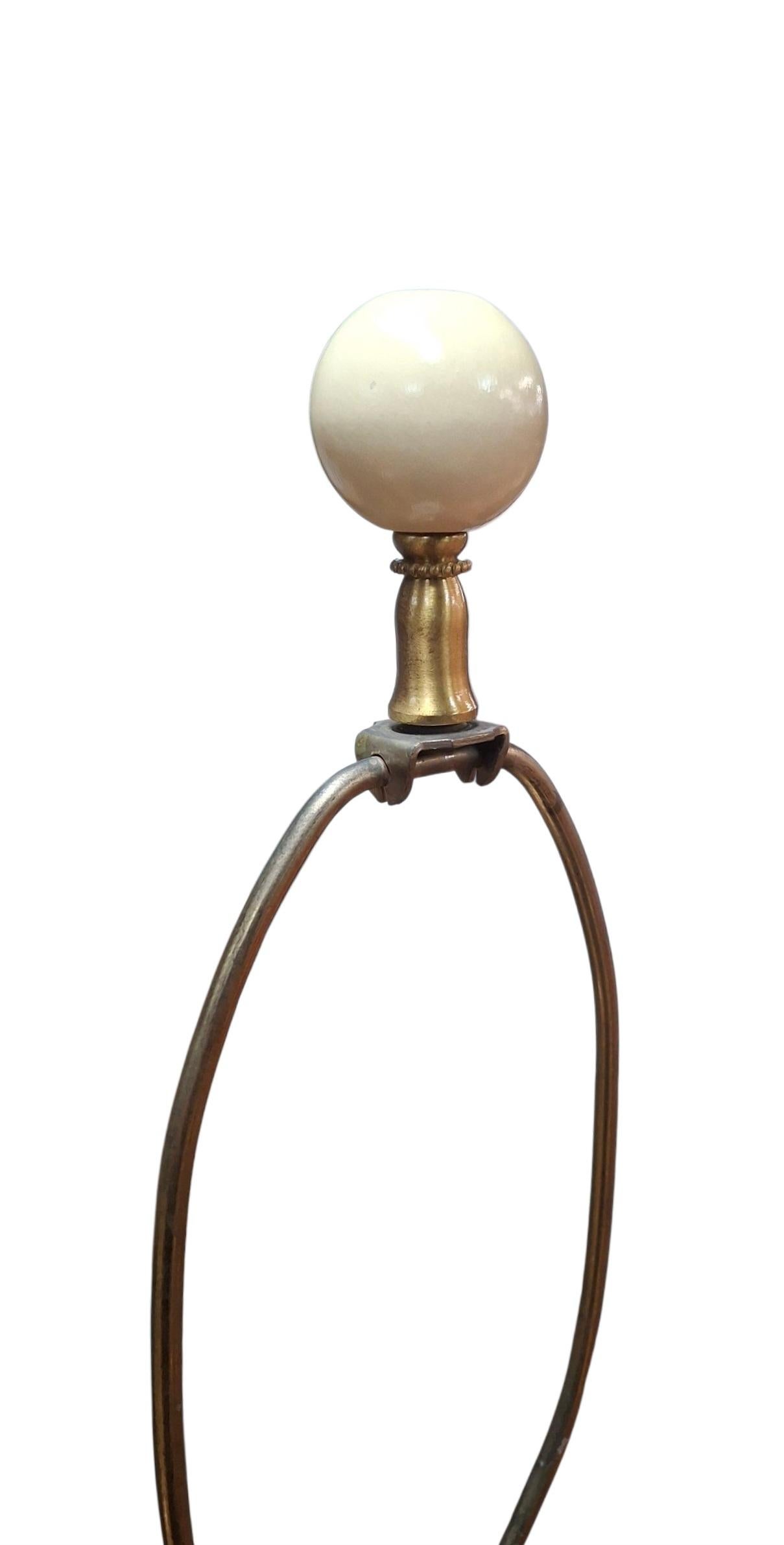 Lámpara de pie Barley Twist de madera maciza de mediados de siglo en venta 2