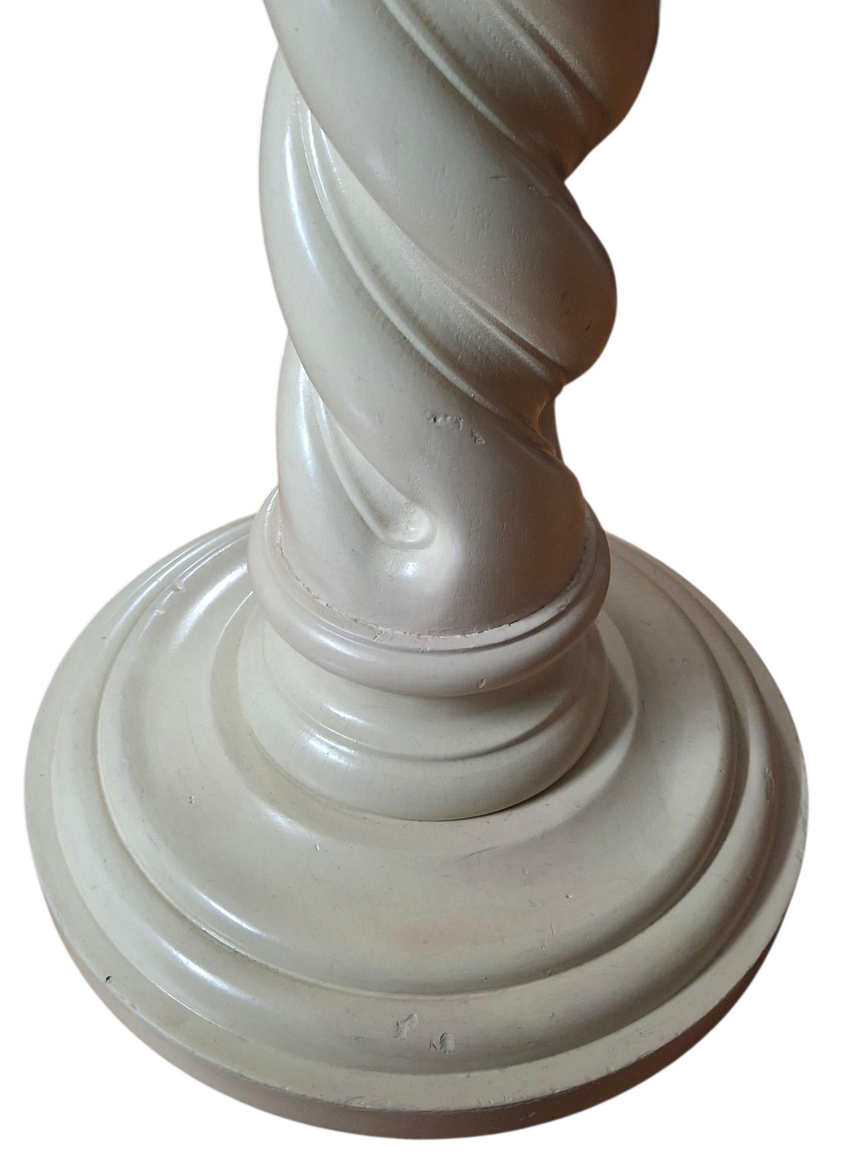 Lámpara de pie Barley Twist de madera maciza de mediados de siglo en venta 4