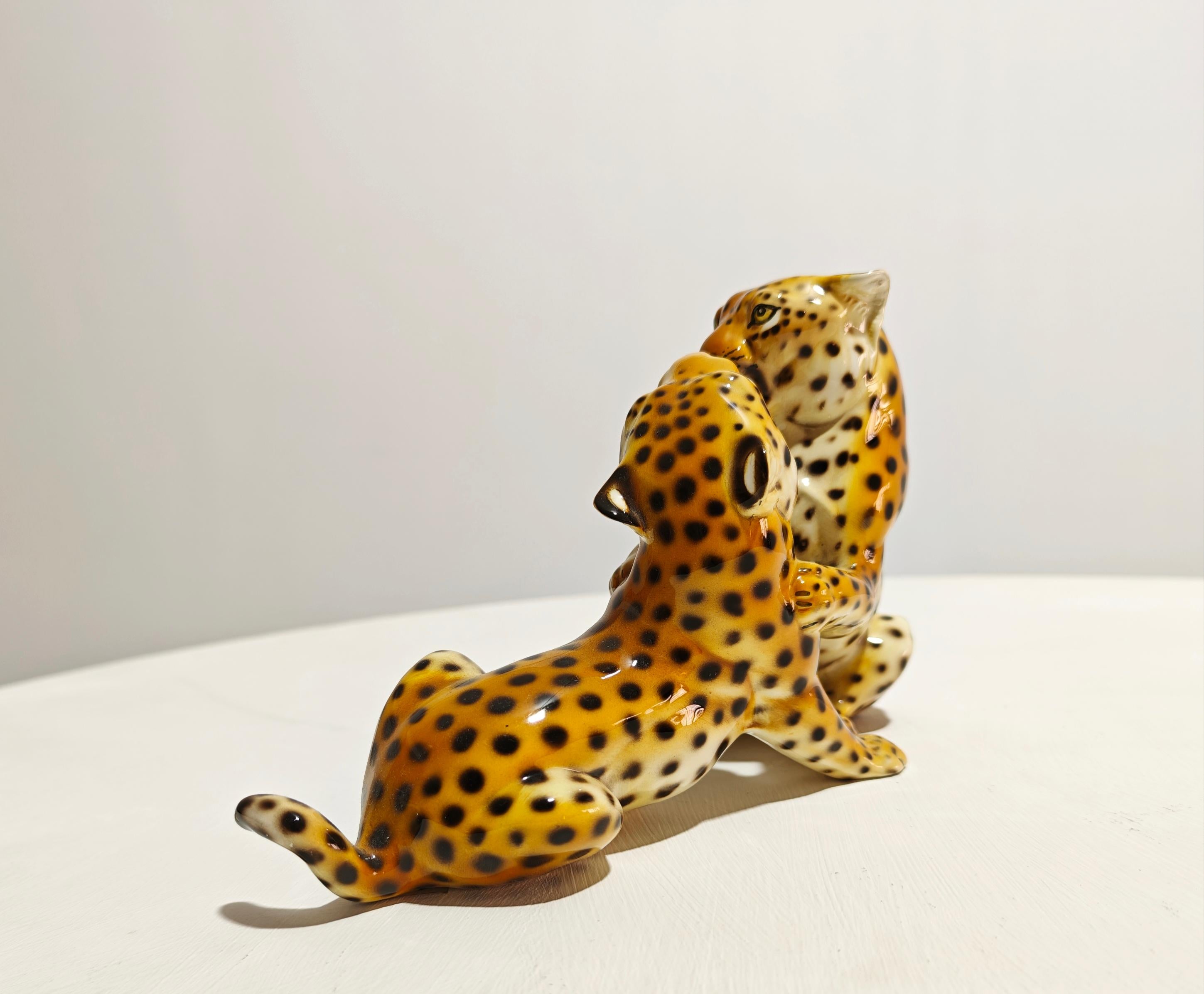 20ième siècle Deux guépards en céramique peints à la main par Ronzan design Italie années 70 Mid-Century Modern en vente