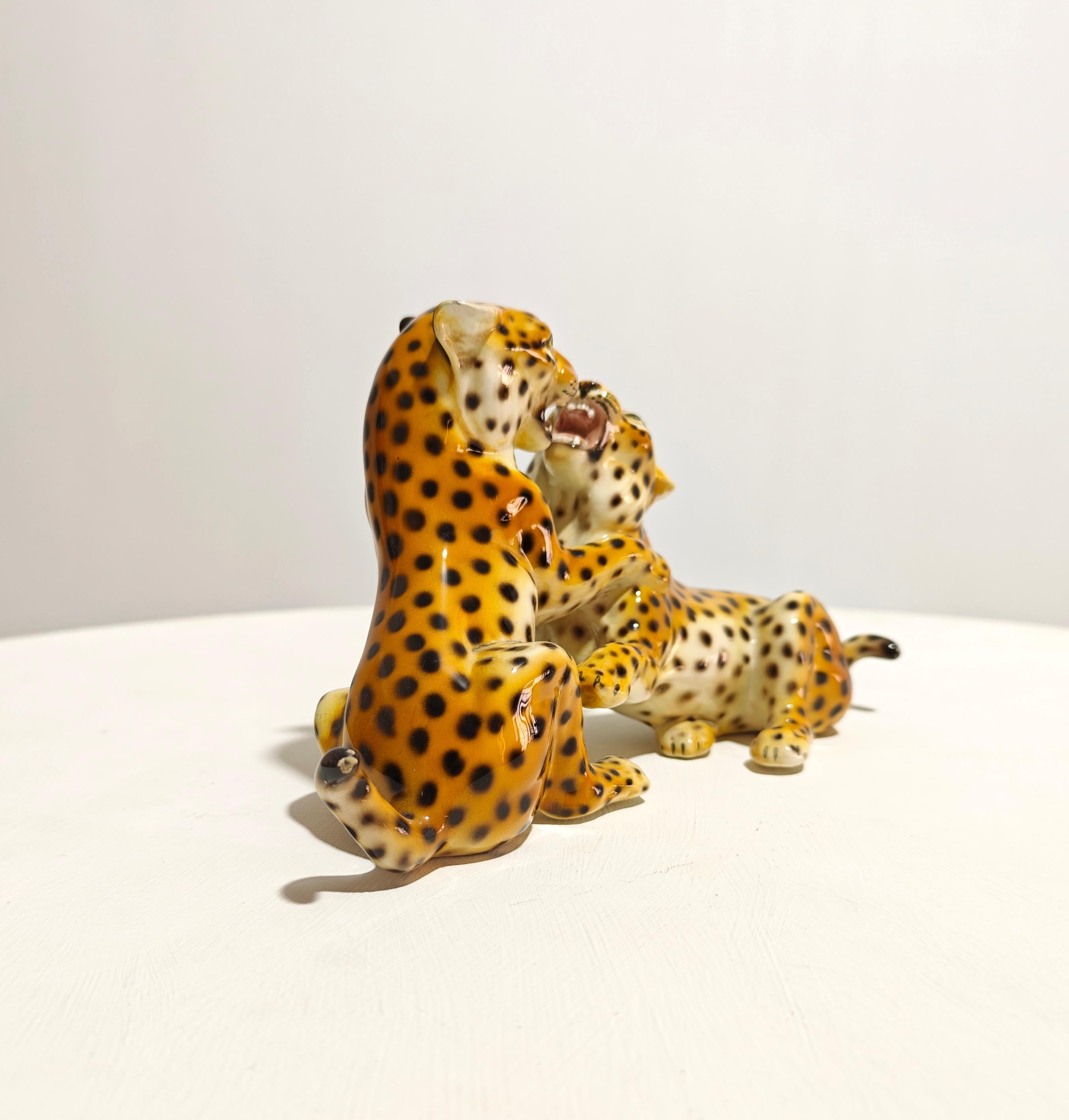 Deux guépards en céramique peints à la main par Ronzan design Italie années 70 Mid-Century Modern en vente 2