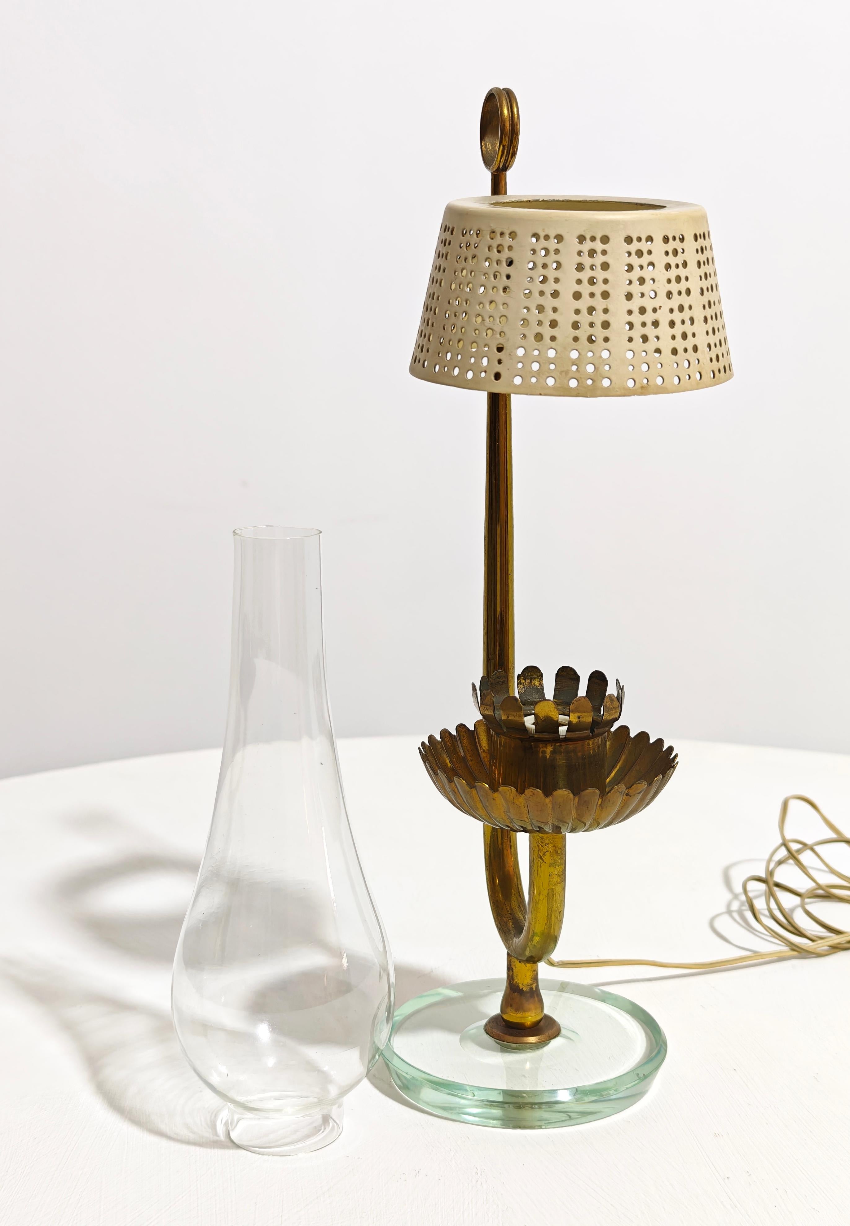 Pietro Chiesa Para Fontana Arte Italia 1940 Lámpara de mesa de latón y cristal Mediados de siglo Esmaltado en venta