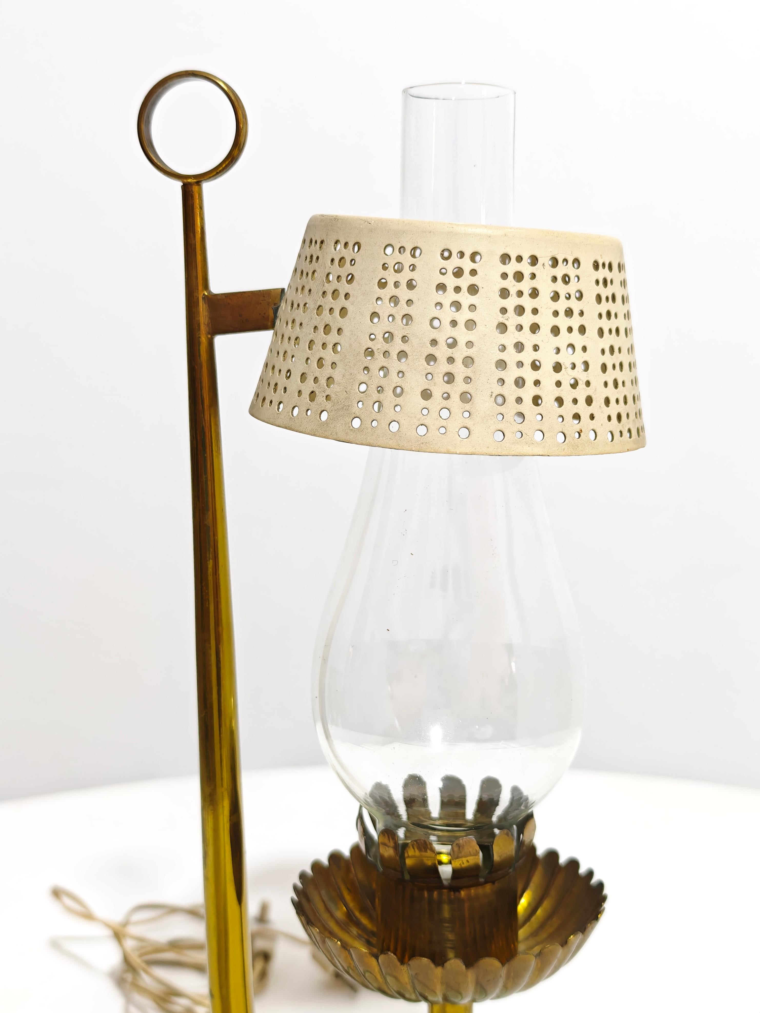Pietro Chiesa Para Fontana Arte Italia 1940 Lámpara de mesa de latón y cristal Mediados de siglo en venta 1