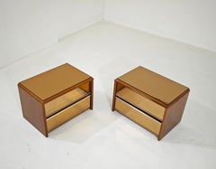 Lot de 2 tables de chevet en bois et verre miroir bronzé, style Italia70s Mid-Century