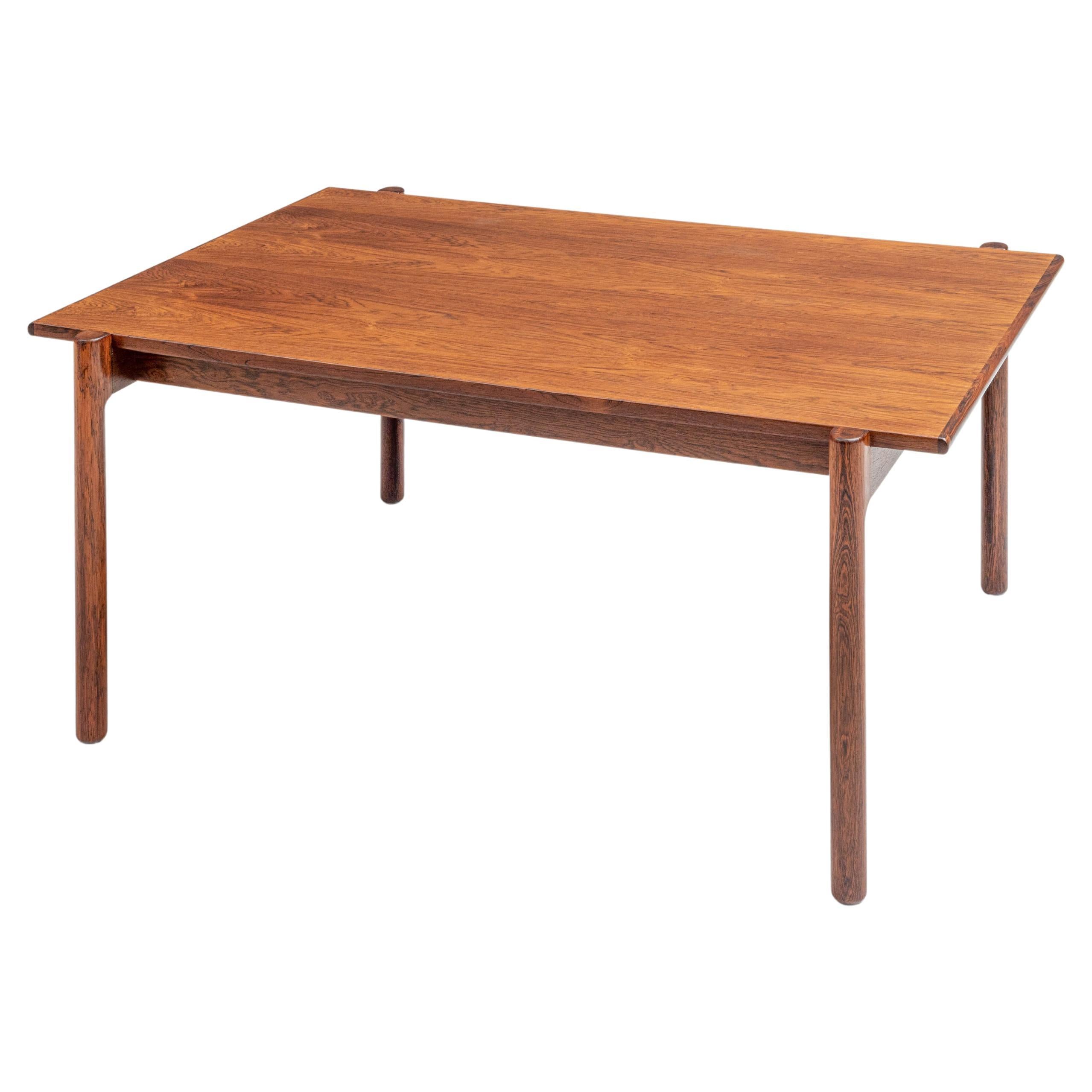 This coffee table by Kurt Østervig in rosewood is a perfect example of mid-century Danish design. It is numbered as '547' and is quite rare since not so many tables of this model have been made. The top with rounded edges is still in a very good