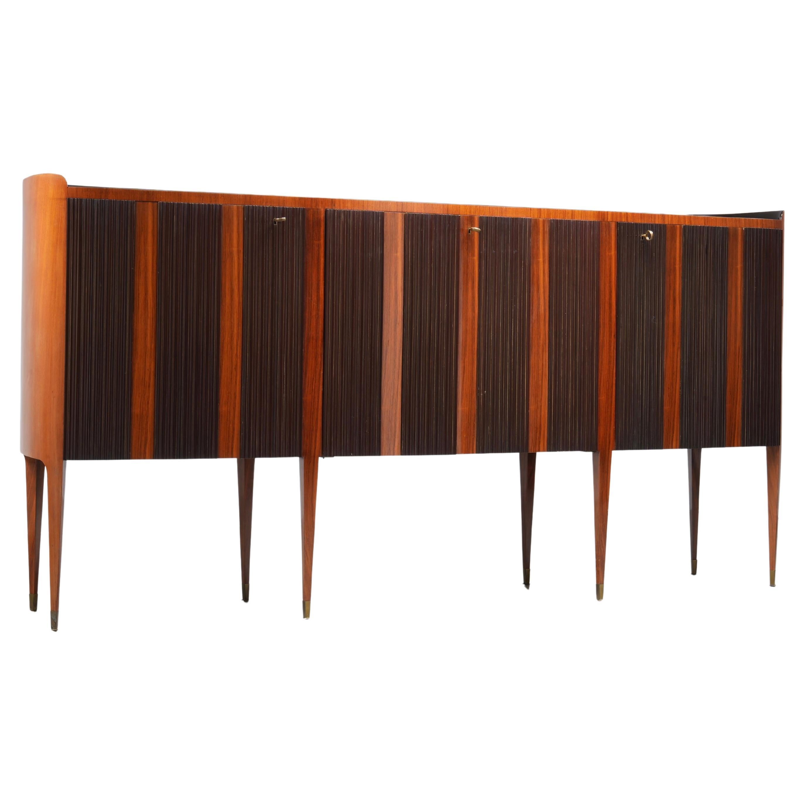 Paolo Buffa Grande Credenza a otto gambe in Wood, ottone e vetro, Italia, anni '50