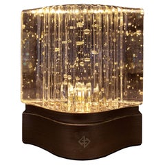 Lámpara LED portátil Crystal Brick de cristal y bronce de André Fu Living