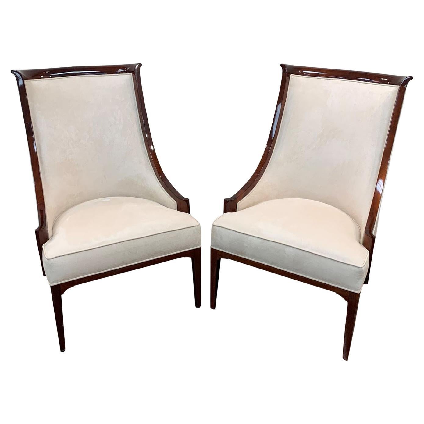 Paire de grands fauteuils de salon américains sculpturaux de style moderne du milieu du siècle en noyer