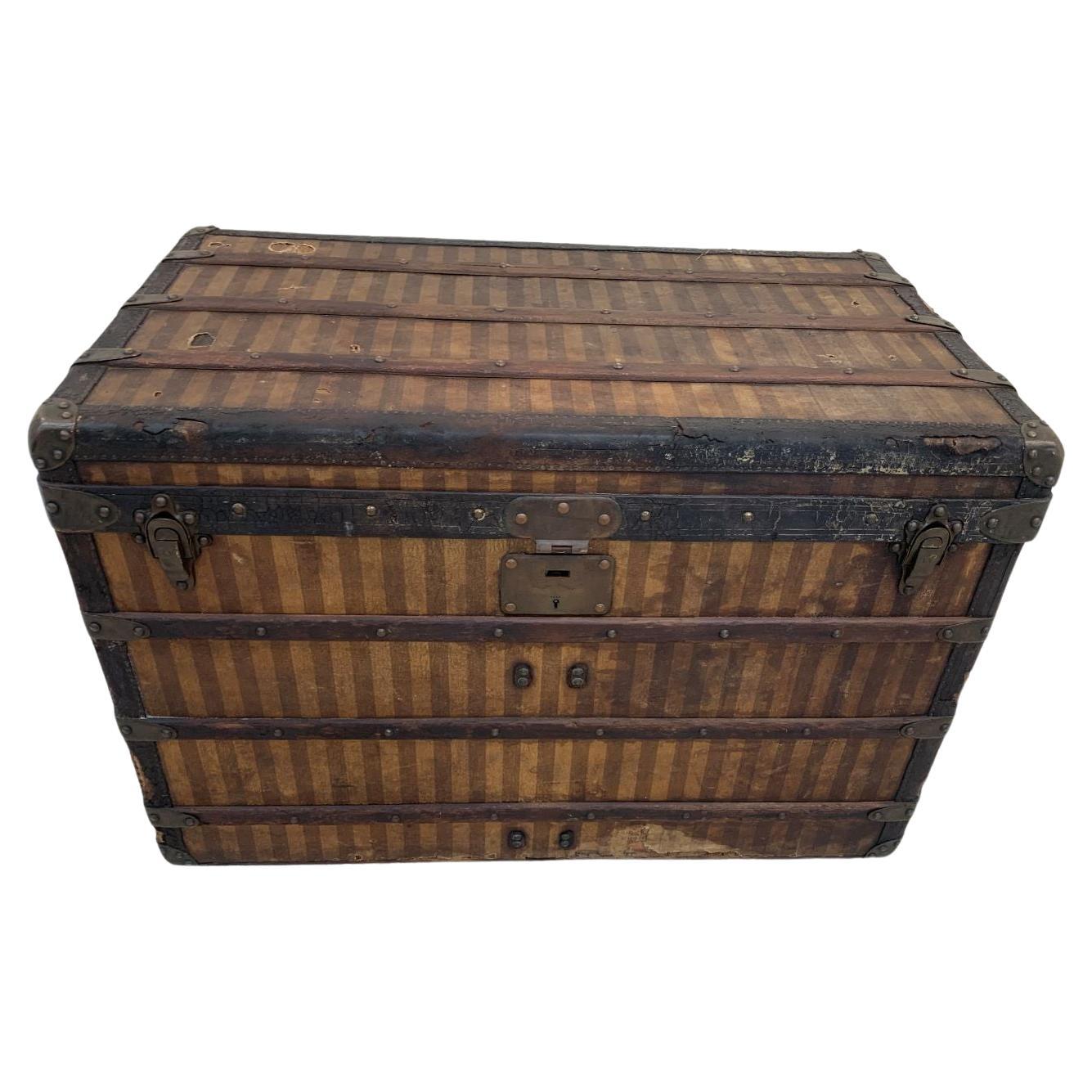 The striped trunk of the Louis Vuitton brand corresponds to the years  1876-1888