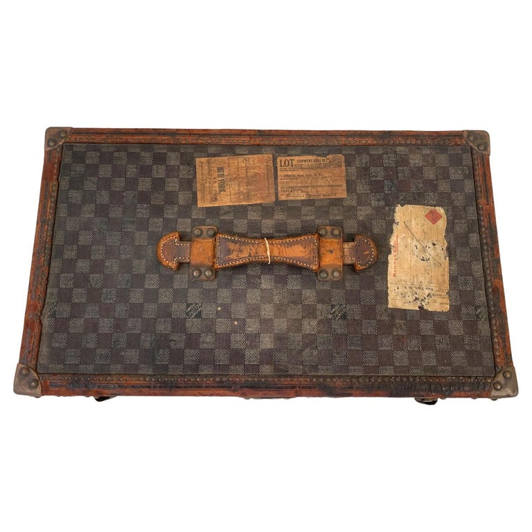 Rare Louis Vuitton Trunk in Damier Canvas, circa 1890’s In Distressed Condition For Sale In Bernville, PA