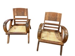 Par de sillas francesas de estilo Art Déco de nogal ceruso, atribuidas a René Gabriel, hacia 1940