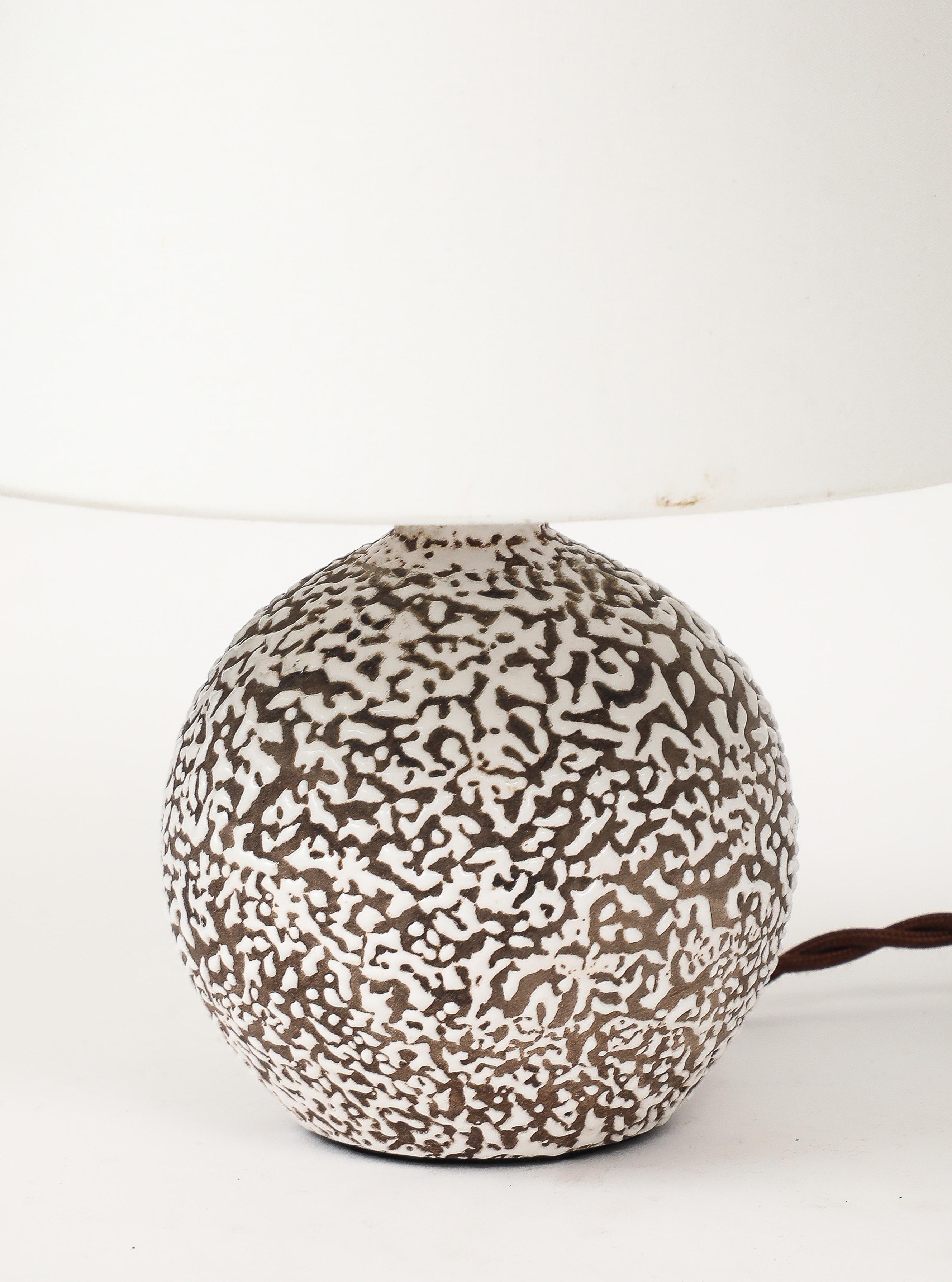 Small Jean Besnard Style Art Deco Round Lamp, France, c. 1930 In Good Condition For Sale In Brooklyn, NY