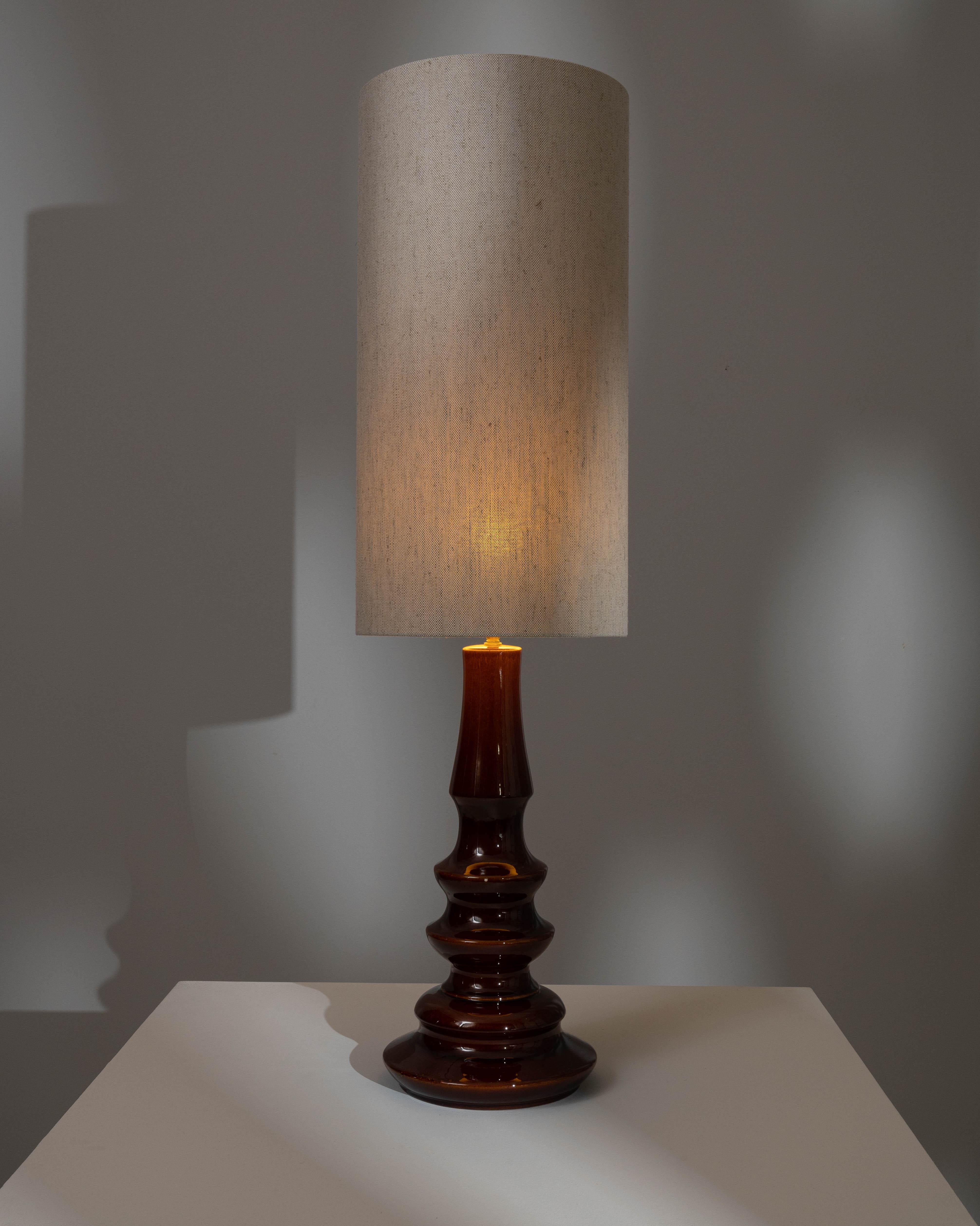 Early 20th Century British Ceramic Table Lamp For Sale 4
