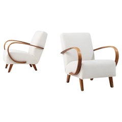 Pareja de sillones modernistas checos de los años 50, obra de J. Halabala