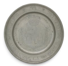 Assiette de mariage en étain gravée de motifs juifs, Yenakiieve, Ukraine, 1874