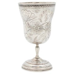 Calice de kiddouch « Continental Silver » orné d’un motif floral gravé – XXe siècle