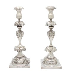 Coppia di candelieri da Shabbat placcati in argento – B. Henneberg, Varsavia, Polonia, 1908