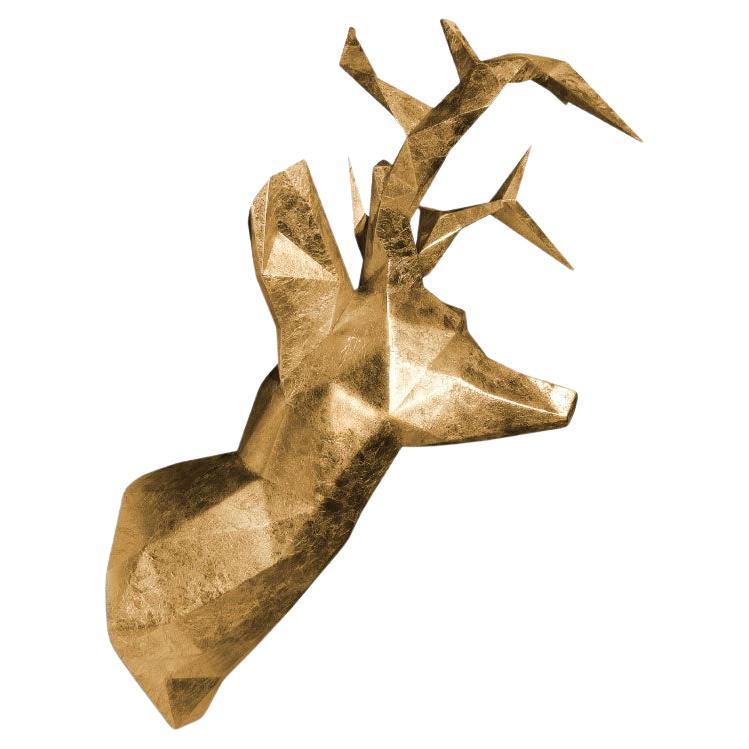 Cette tête de cerf géométrique est l'approche moderne de Malabar de la tête de taxidermie classique. Hommage à l'animal puissant dont la force réside dans ses bois, la refonte et la simplification de l'accessoire de décoration classique promet de