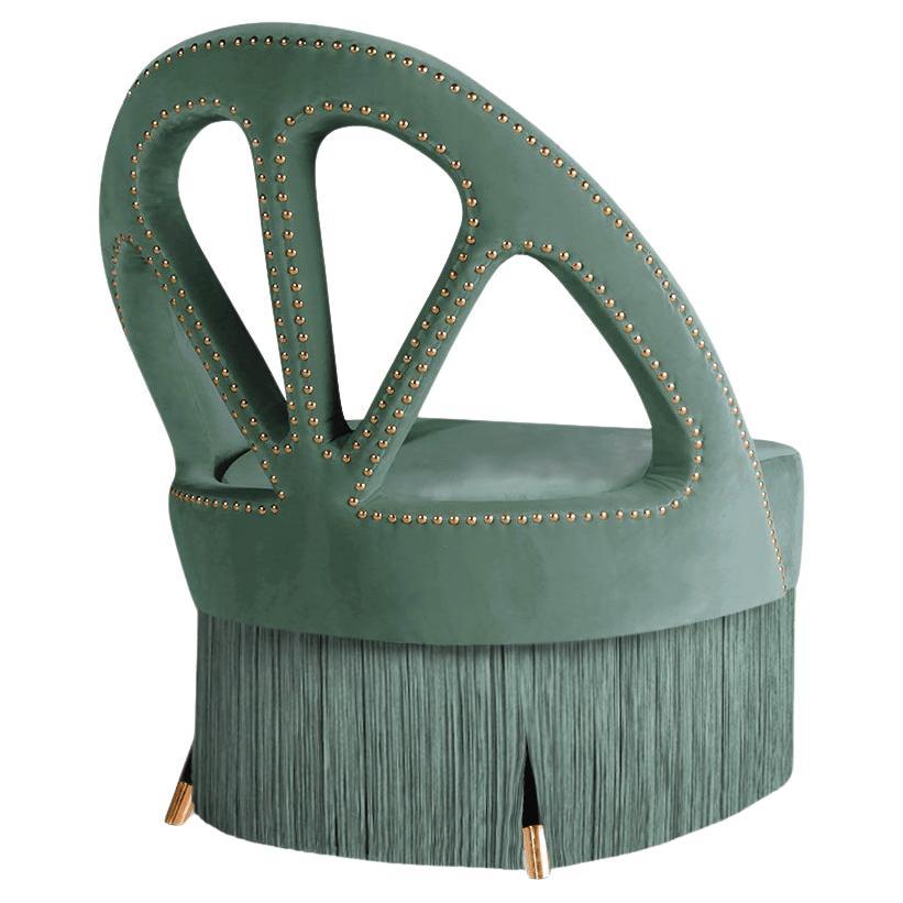 Scharlachrot ist eine helle und lebendige rötliche Farbe, die Leidenschaft, Liebe und Verführung ausstrahlt. Inspiriert von dieser Farbe, entwarf Ottiu den Scarlet Mid-Century Modern Armchair. Seine eklektische und einzigartige Rückseite wird Ihrem