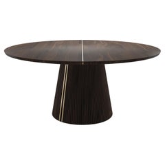Tavolo da pranzo Henry del XXI secolo in legno di noce realizzato in Portogallo da Wood Tailors