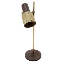 Herschel-Tischlampe aus Nussbaumholz, 21. Jahrhundert, hergestellt in Portugal von Wood Tailors
