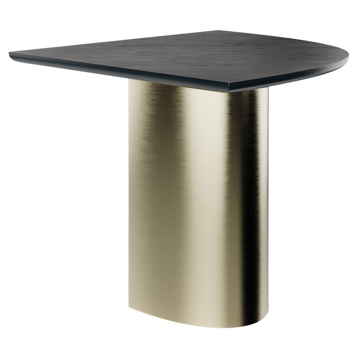 Con la serena belleza de Vermont como inspiración, los diseñadores de Porus Studio concibieron esta mesa de comedor curva como un homenaje a la elegancia orgánica y el encanto intemporal del estado. Elaborado con los mejores materiales, refleja los