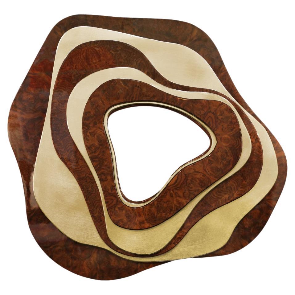 Specchio a torsione artistico in legno con foglia d'oro, Made in Portugal by Malabar in vendita