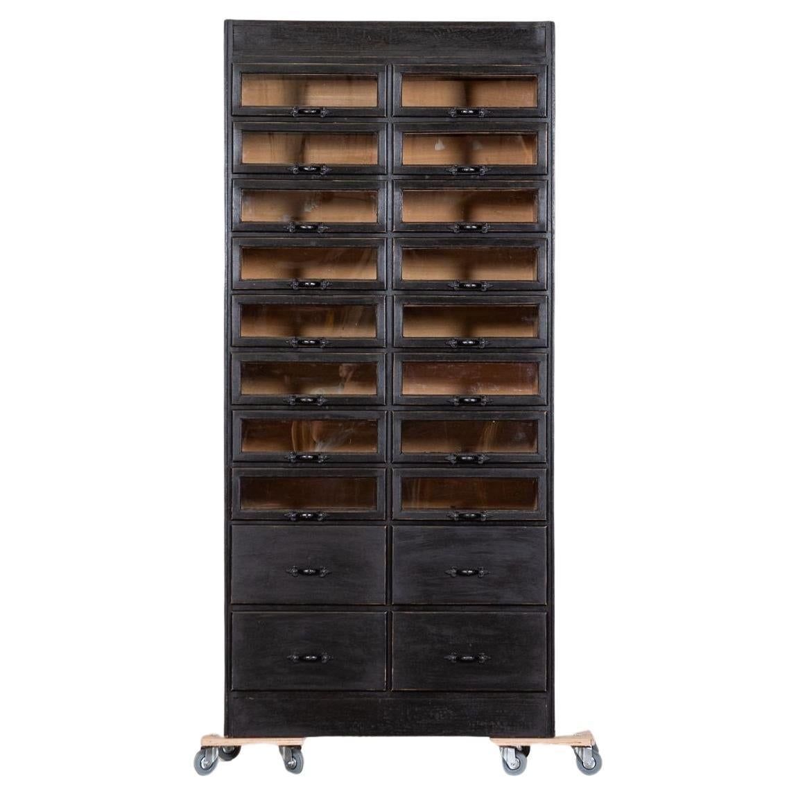 Armoire Haberdashery anglaise peinte des années 1920 avec tiroirs en verre