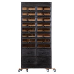 Armoire Haberdashery anglaise peinte des années 1920 avec tiroirs en verre