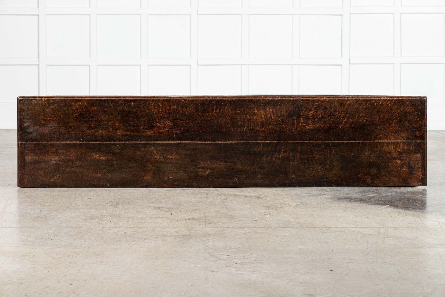 Grande base per cassettone in Oak inglese del XVIII secolo in vendita 1