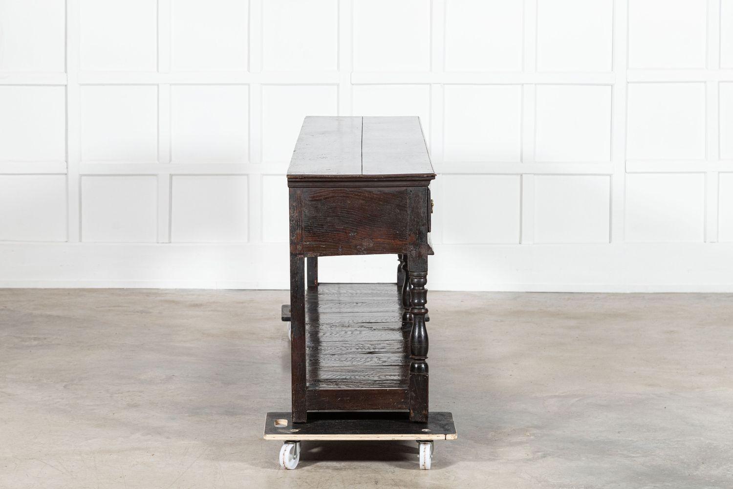 Grande base per cassettone in Oak inglese del XVIII secolo in vendita 2