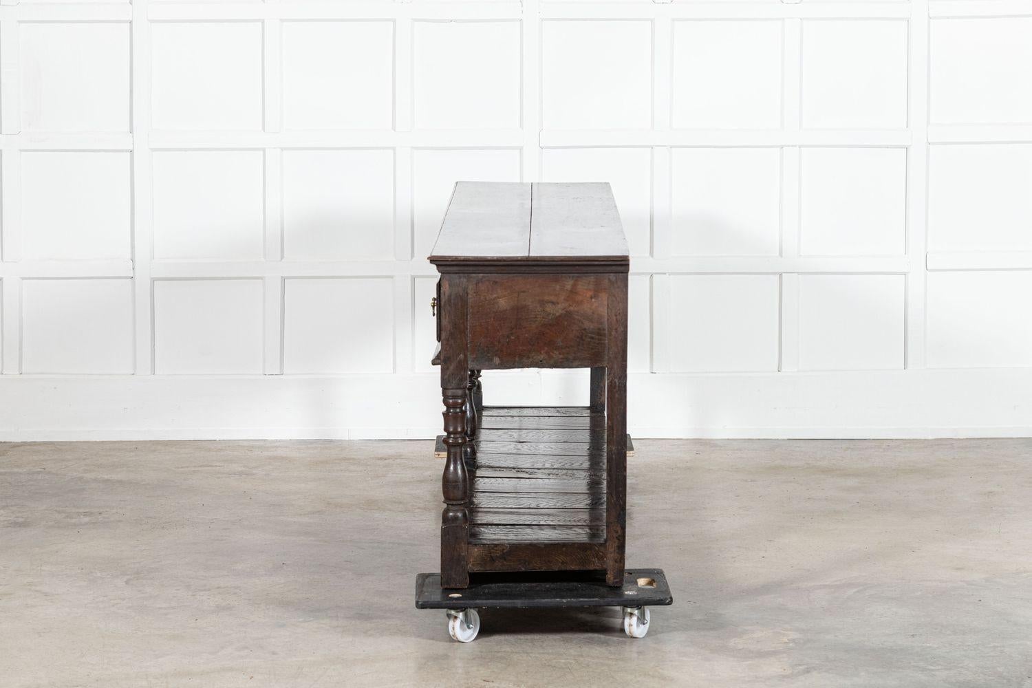 Grande base per cassettone in Oak inglese del XVIII secolo in vendita 3