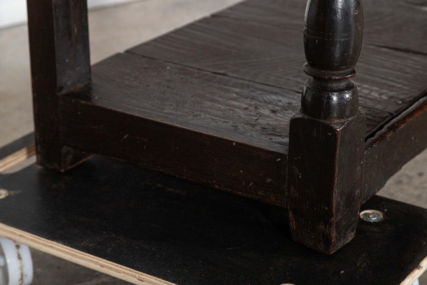 Grande base per cassettone in Oak inglese del XVIII secolo in vendita 7