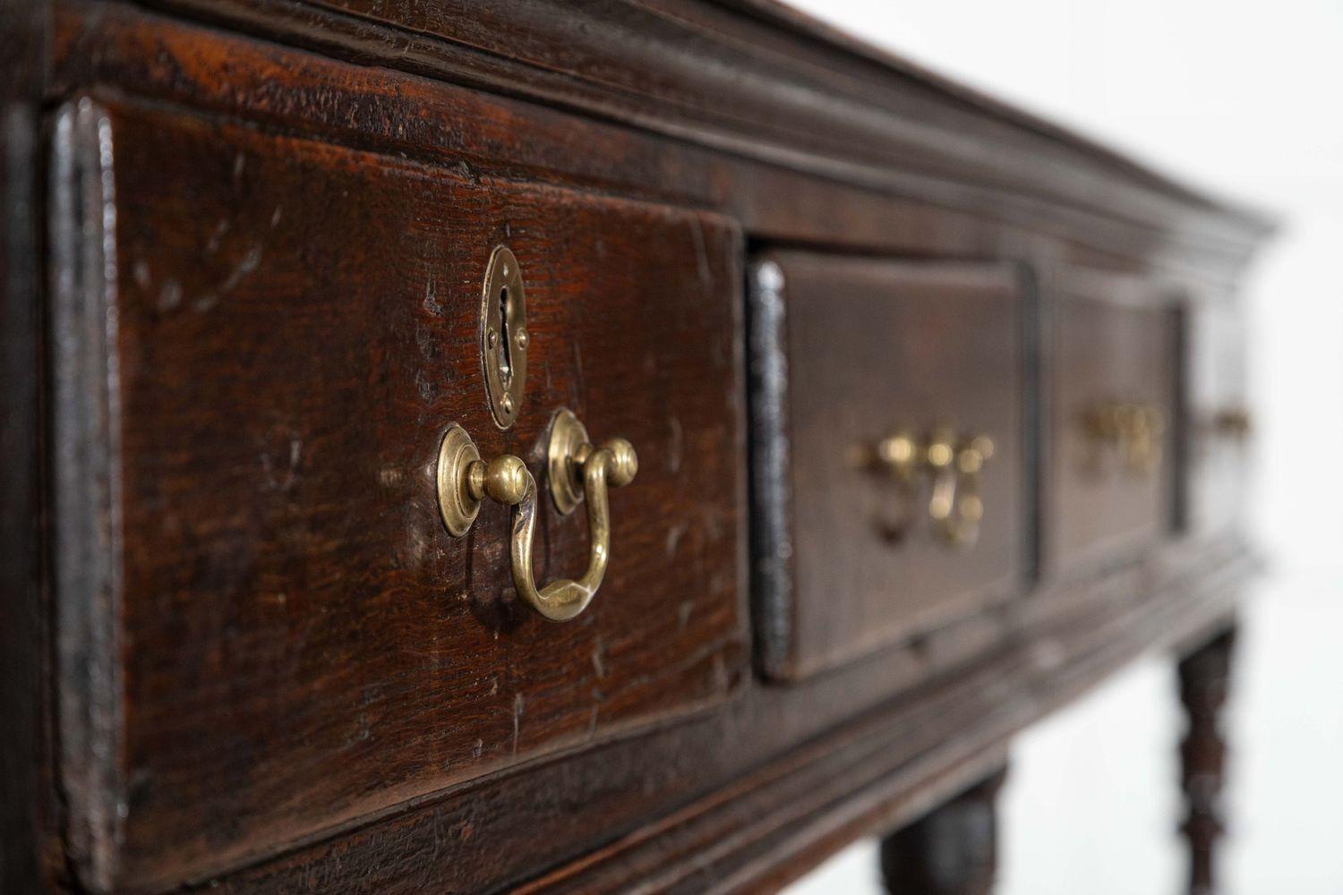Grande base per cassettone in Oak inglese del XVIII secolo in vendita 6